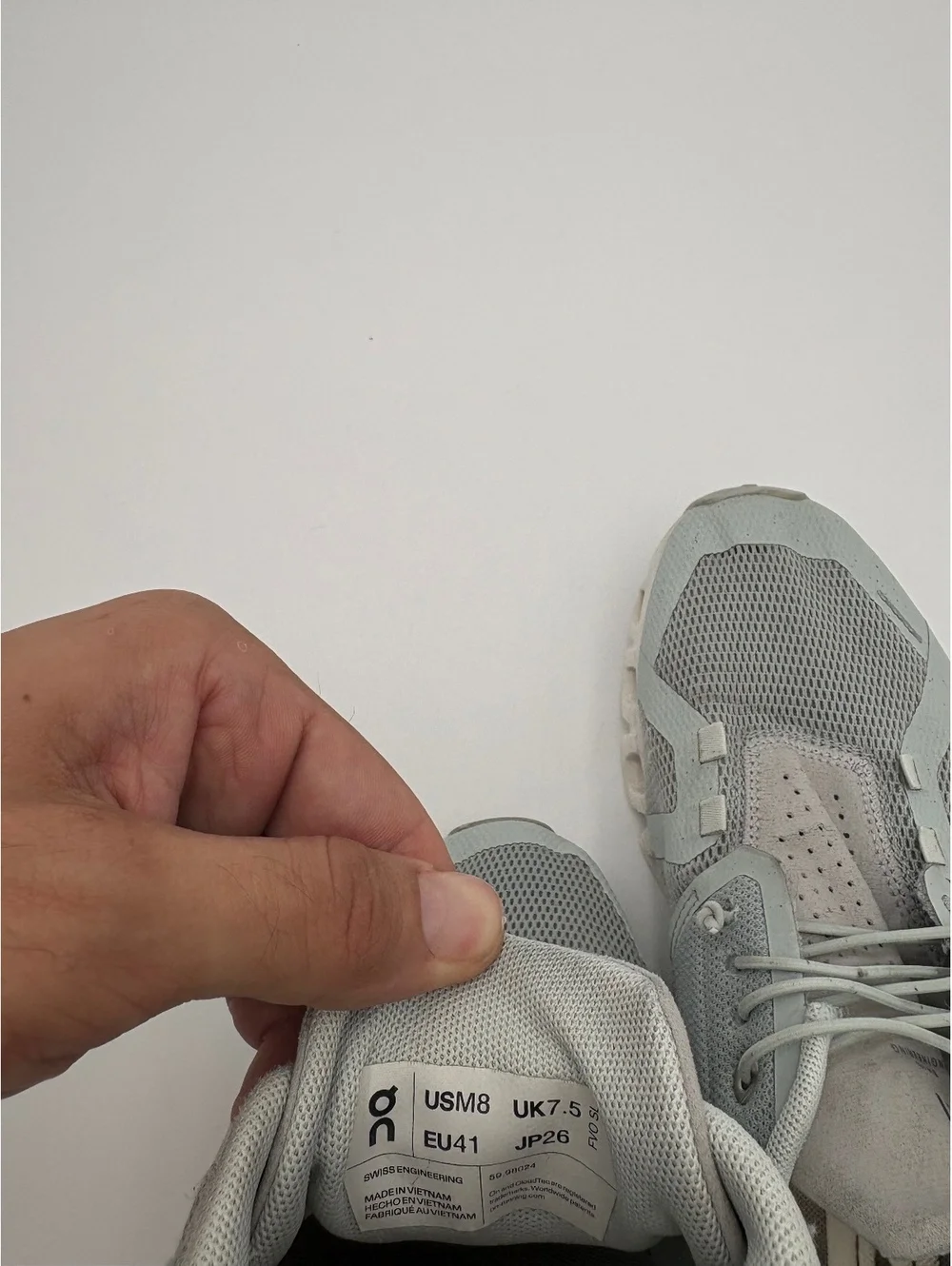On Cloud Running Shoes Mens 8 Light Blue / Gray Athletic Sneakers On Cloud